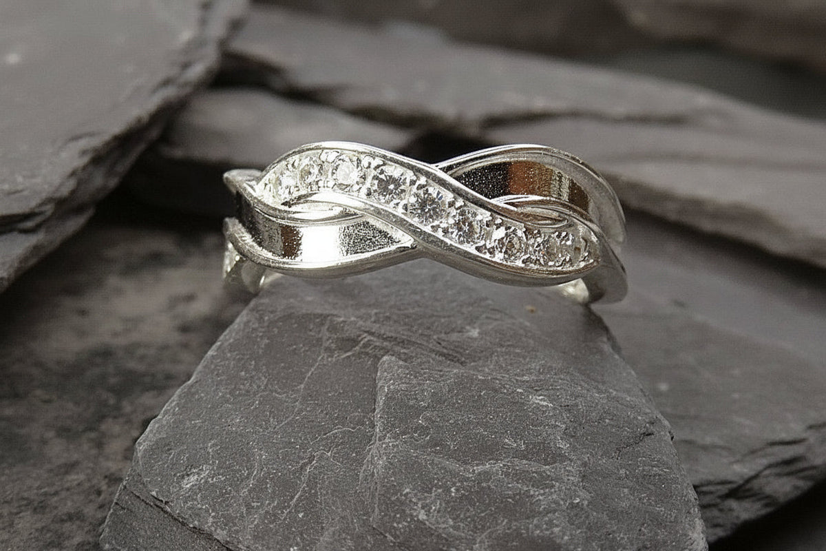 Solid Silver Entwinned Ring with Horse Hair, Fur and Ashes