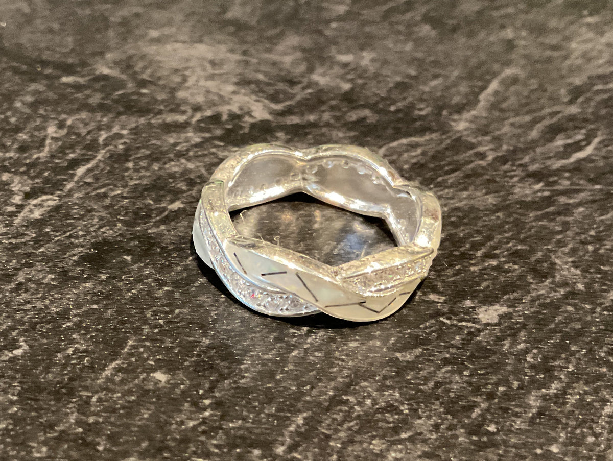 Solid Silver Entwinned Ring with Horse Hair, Fur and Ashes